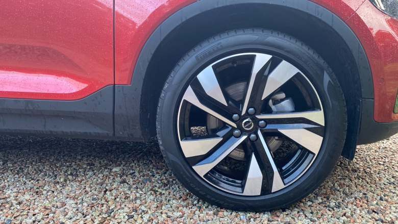 Volvo XC40 2.0 B4P Ultra Dark 5dr Auto Petrol Estate